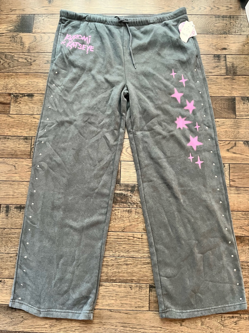 Katseye x Kuromi Gray joggers with Pink Star Detail wide leg XL new with tags